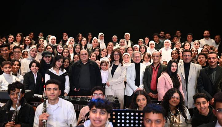 وزيرة الثقافة تشهد تدريبات المايسترو سليم سحاب لـ«كورال وأوركسترا مصر الوطني» وتؤكد: المشروع خطوة هامة لرعاية مواهب الأقاليم والمحافظات