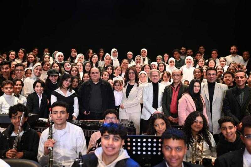 وزيرة الثقافة تشهد تدريبات المايسترو سليم سحاب لـ«كورال وأوركسترا مصر الوطني» وتؤكد: المشروع خطوة هامة لرعاية مواهب الأقاليم والمحافظات