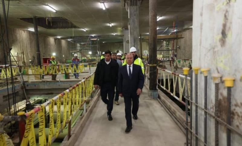 وزير النقل يتفقد محطة الملك الصالح بالخط الرابع للمترو