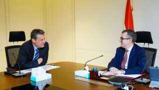 وزير التخطيط يبحث مع البنك الأوروبي لإعادة الإعمار والتنمية دعم استقرار الاقتصاد المصري في ظل التحديات العالمية