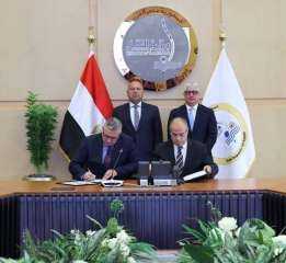 وزير النقل يشهد توقيع اتفاقيات لتعزيز تطوير ميناء السخنة
