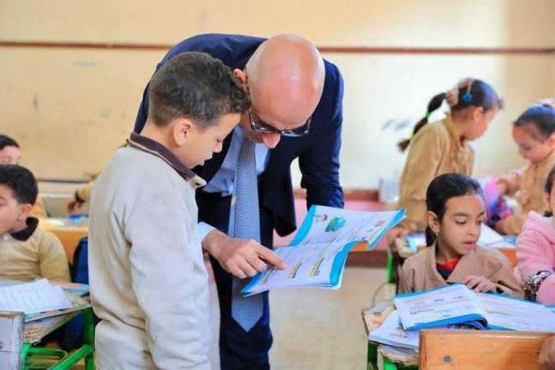 وزير التعليم يفاجئ مدارس الغربية بزيارة لمتابعة الانضباط والاختبارات الشهرية
