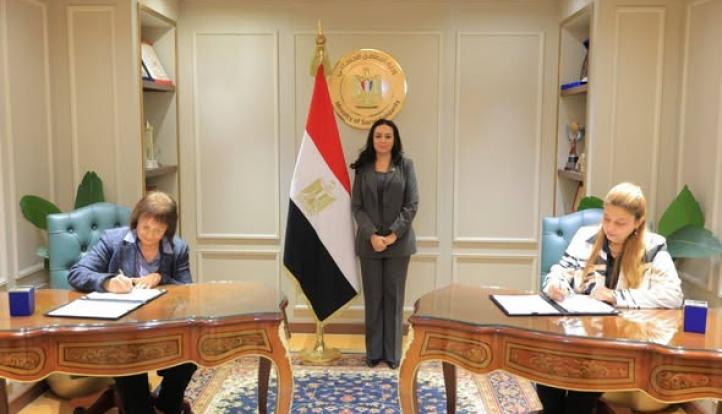 وزيرة التضامن تشهد توقيع عقود تمويل مشروعات متناهية الصغر لدعم الأسر الأولى بالرعاية