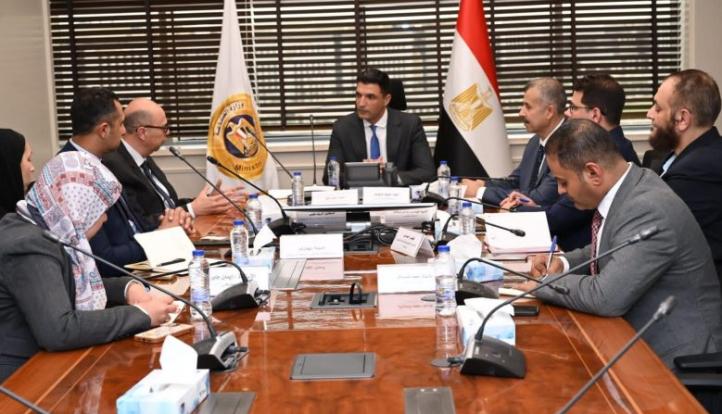 وزير الصناعة يبحث مع مجموعة سان جوبان خططها التوسعية في مواد البناء المستدامة