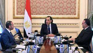 رئيس الوزراء يوجه بالإسراع في تطوير سوق المال وقيد الشركات الحكومية بالبورصة وتعزيز الأدوات المالية الجديدة
