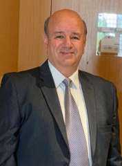 دكتور أنور حلمي استشاري أمراض الكلي والمسالك البولية رحلة من البحث والكفاح من أجل المرضي