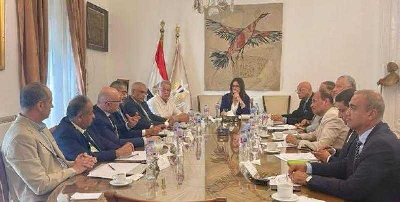 وزيرة الثقافة: نستهدف “صفر مخازن” خلال أشهر ووصول الكتاب لجميع انحاء الجمهورية
