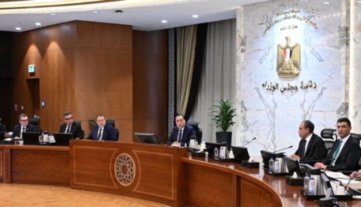 بمشاركة محافظ البنك المركزي..رئيس الوزراء يترأس اجتماع المجموعة الوزارية الاقتصادية