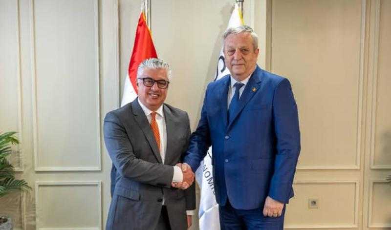 رئيس اقتصادية قناة السويس يبحث مع غرفة تجارة بوخارست التعاون في الموانئ والكيماويات والسكك الحديدية