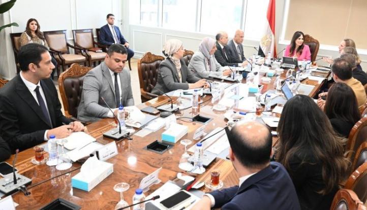 الإسكان تبحث مع البنك الدولي تعزيز التعاون في التنمية العمرانية والمدن الذكية ومشروعات البنية التحتية