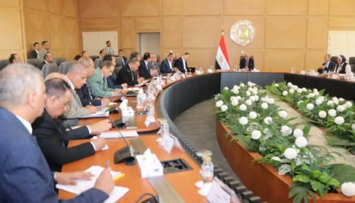 وزير الكهرباء يوجه برفع درجة الاستعداد لمجابهة ارتفاع الأحمال وضمان استقرار التغذية خلال الصيف