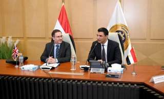 وزير الصناعة تبحث مع الشركات البريطانية خطط التوسع بالسوق المصري وتذليل التحديات