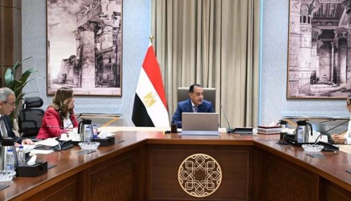 رئيس الوزراء يتابع تنفيذ المشروعات الخدمية والتنموية بمحافظة الوادي الجديد ويؤكد دفع معدلات التنفيذ بالمحافظات