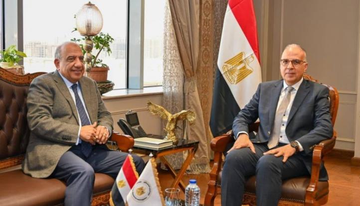 وزيرا الري والكهرباء يبحثان التوسع في استخدام الطاقة الشمسية بمحطات الرفع لدعم التحول الأخضر وخفض الانبعاثات