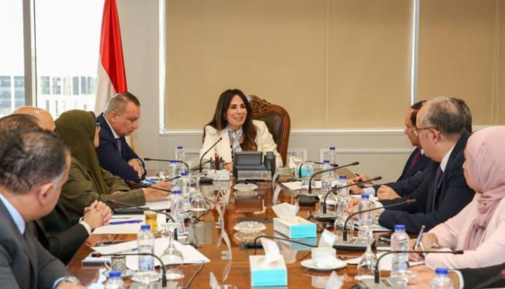 وزيرة الإسكان تبحث آليات تصنيف المطورين العقاريين