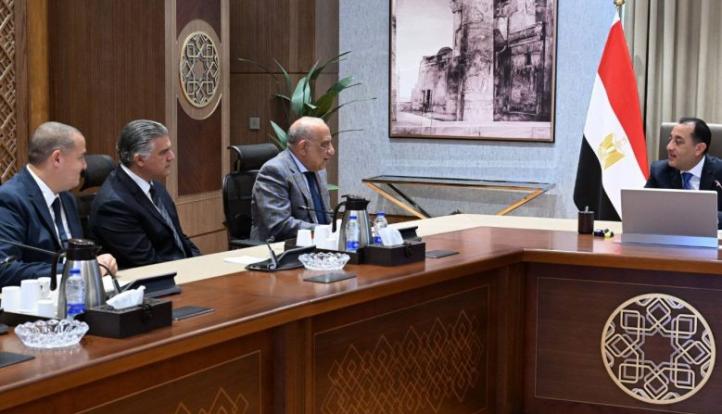 رئيس الوزراء يوجه بالإسراع في تنفيذ مشروعات الطاقة الجديدة بالشراكة مع القطاع الخاص