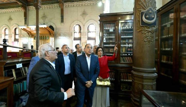 رئيس الوزراء يتفقد الجمعية الجغرافية المصرية ويشيد بكنوزها التاريخية