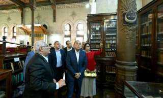 رئيس الوزراء يتفقد الجمعية الجغرافية المصرية ويشيد بكنوزها التاريخية