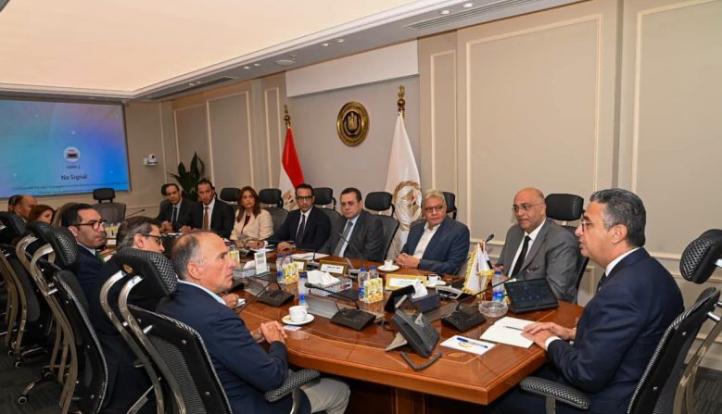 وزير التموين يبحث مع جهاز تنمية المشروعات وكازيون التوسع في مشروع «كاري أون»