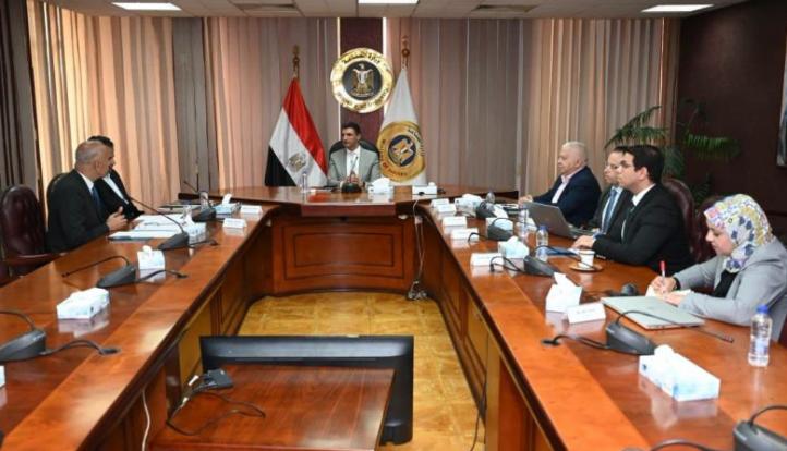 وزير الصناعة يبحث مع «أونا إلكتريك» توطين مكونات الصناعات الكهربائية وتعزيز الاعتماد على الطاقة النظيفة
