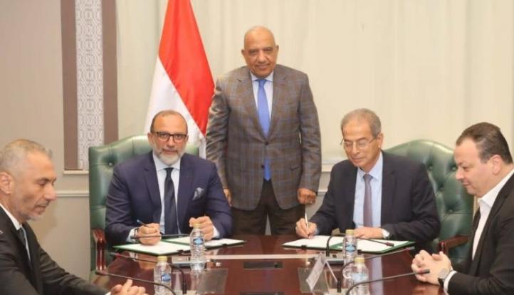 وزير الكهرباء يشهد توقيع بروتوكول بين القابضة للكهرباء واتصالات مصر لإحلال العدادات التقليدية بأخرى ذكية