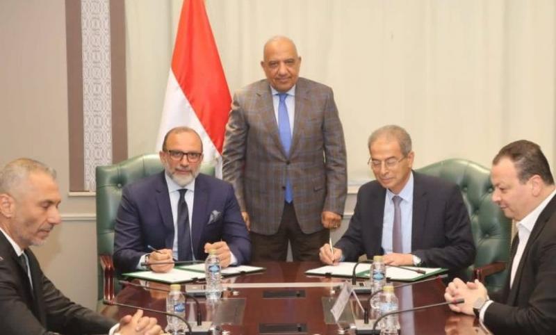 وزير الكهرباء يشهد توقيع بروتوكول بين القابضة للكهرباء واتصالات مصر لإحلال العدادات التقليدية بأخرى ذكية