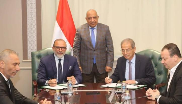 وزير الكهرباء يشهد توقيع بروتوكول بين القابضة للكهرباء واتصالات مصر لإحلال العدادات التقليدية بأخرى ذكية