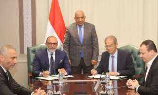 وزير الكهرباء يشهد توقيع بروتوكول بين القابضة للكهرباء واتصالات مصر لإحلال العدادات التقليدية بأخرى ذكية