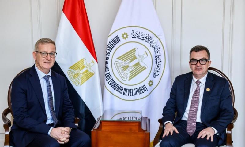 وزير التخطيط يبحث مع سفير أيرلندا تعزيز التعاون في الاقتصاد الأخضر والتكنولوجيا