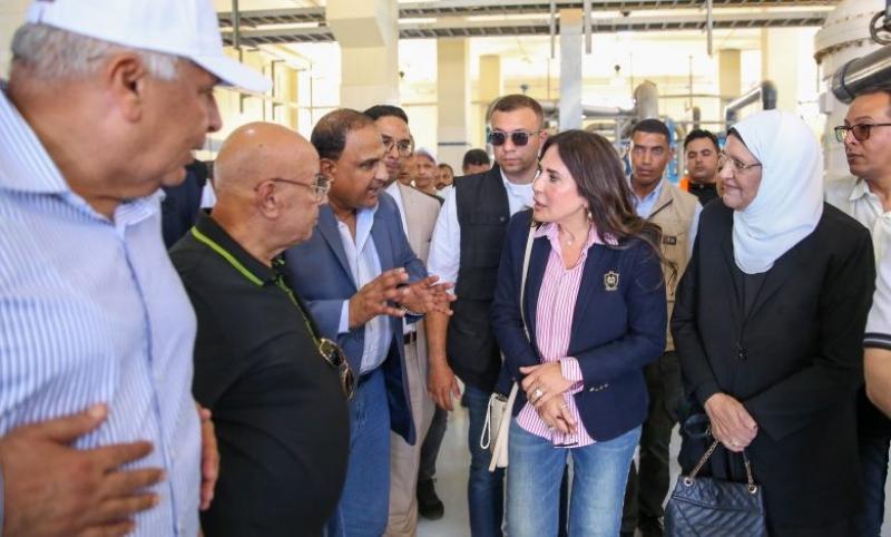 وزيرة الإسكان ومحافظ مطروح يتفقدان مشروعات مياه الشرب والصرف الصحي