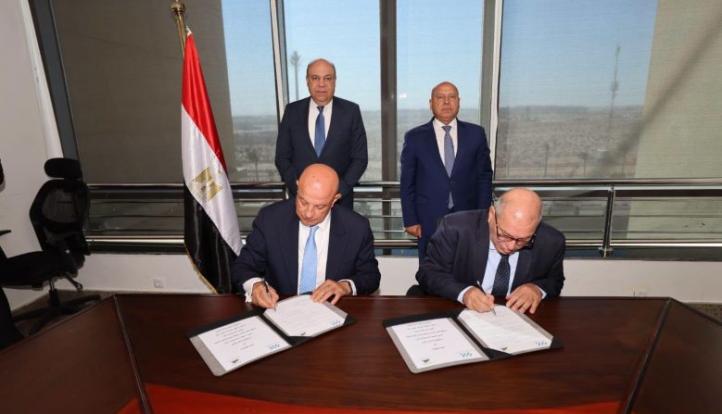 وزيرا النقل والطيران يشهدان توقيع بروتوكول لتطوير وصيانة الممرات والطرق الداخلية بالمطارات