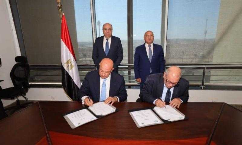 وزيرا النقل والطيران يشهدان توقيع بروتوكول لتطوير وصيانة الممرات والطرق الداخلية بالمطارات