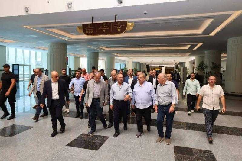 وزير النقل يتفقد محطة قطارات صعيد مصر ببشتيل.. ويعقد لقاءً موسعاً مع عدد كبير من قائدي القطارات