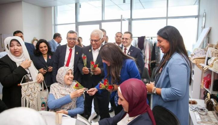 وزيرة الإسكان تزور مستشفى بهية بالشيخ زايد