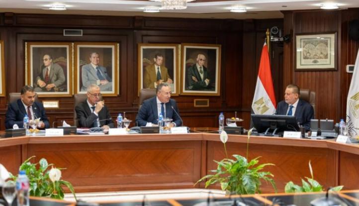 محافظ البنك المركزي المصري يبحث مع وزير التعليم العالي مستجدات مبادرة «منحة علماء المستقبل» استعدادًا لقبول طلاب جدد خلال العام الجامعي القادم