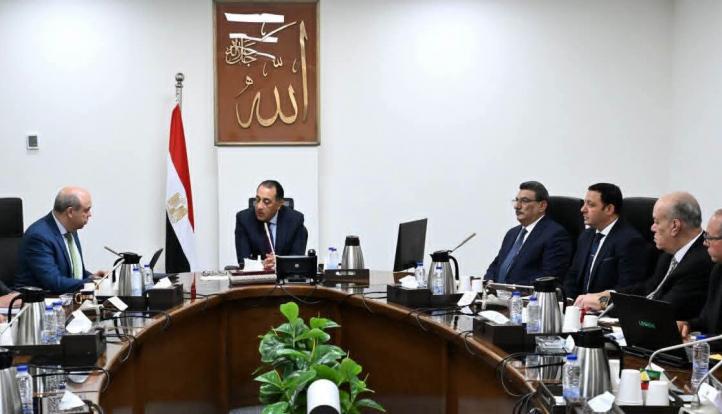رئيس الوزراء يستعرض الموقف التنفيذي لمشروع مبنى الركاب (4) بمطار القاهرة الدولي بطاقة 40 مليون راكب سنويًا