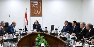 رئيس الوزراء يستعرض الموقف التنفيذي لمشروع مبنى الركاب (4) بمطار القاهرة الدولي بطاقة 40 مليون راكب سنويًا
