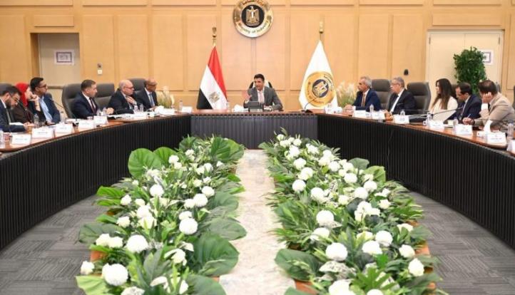 وزير الصناعة يبحث مع المجلس الرئاسي توطين تصنيع هياكل السيارات بالكامل وزيادة المكون المحلي