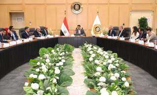 وزير الصناعة يبحث مع المجلس الرئاسي توطين تصنيع هياكل السيارات بالكامل وزيادة المكون المحلي