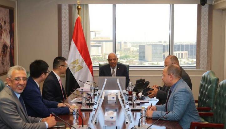وزير الكهرباء يبحث مع «هواوي» مستجدات تصنيع بطاريات تخزين الطاقة وإقامة محطات بقدرة 4000 ميجاوات ساعة