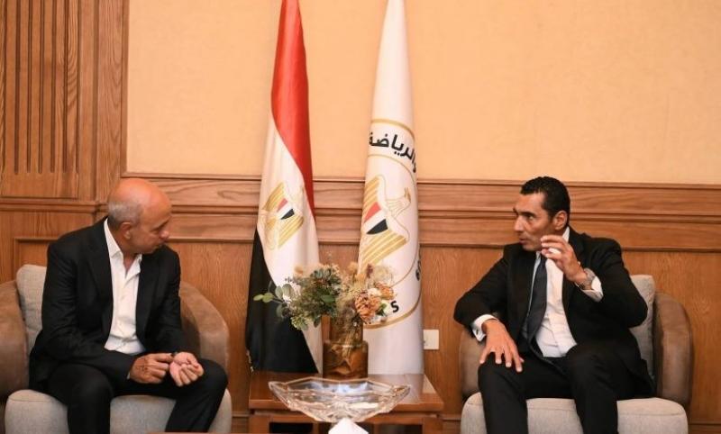 وزير الشباب والرياضة يبحث مع رئيس لاند مارك للتطوير العقاري LMD تعزيز رعاية الأبطال الرياضيين ودعم المواهب الواعدة