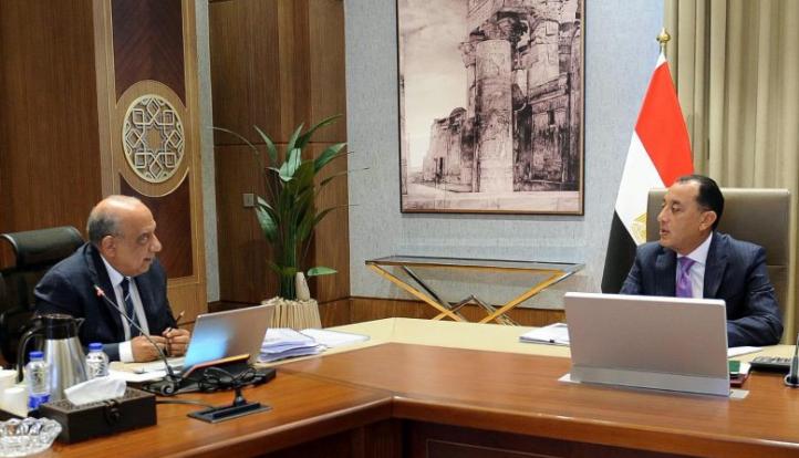 رئيس الوزراء يتابع المشروعات والخطط الحالية والمستقبلية في قطاع الطاقة الجديدة والمتجددة