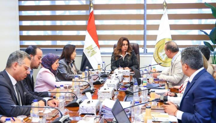 منال عوض تتابع تنفيذ مشروعات التنمية الاقتصادية بـ4 محافظات بالصعيد وتوجه بسرعة دخولها الخدمة