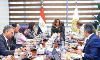 منال عوض تتابع تنفيذ مشروعات التنمية الاقتصادية بـ4 محافظات بالصعيد وتوجه بسرعة دخولها الخدمة