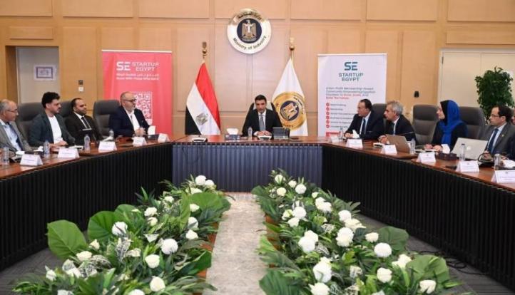 وزير الصناعة يبحث مع «ستارت أب إيجيبت» و21 شركة آليات دمج الشركات المبتكرة في سلاسل الإمداد.. واستحداث شهادة «قيمة»