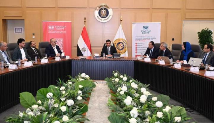 وزير الصناعة يبحث مع «ستارت أب إيجيبت» و21 شركة آليات دمج الشركات المبتكرة في سلاسل الإمداد.. واستحداث شهادة «قيمة»