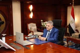 رئيس هيئة قناة السويس: عودة الخطوط الملاحية الكبرى للعبور يعد الخيار الأمثل في ظل ارتفاع أسعار الوقود